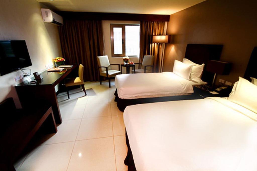 Mandarin Plaza Hotel Cebu Exteriör bild