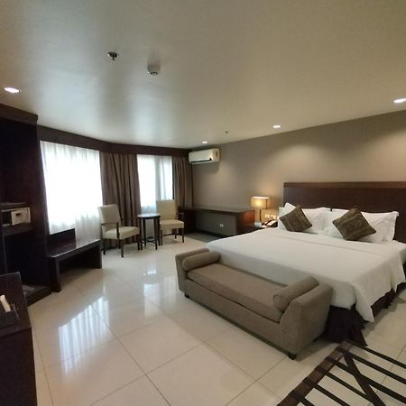 Mandarin Plaza Hotel Cebu Exteriör bild