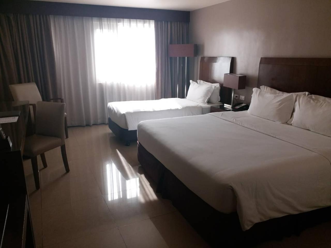 Mandarin Plaza Hotel Cebu Exteriör bild