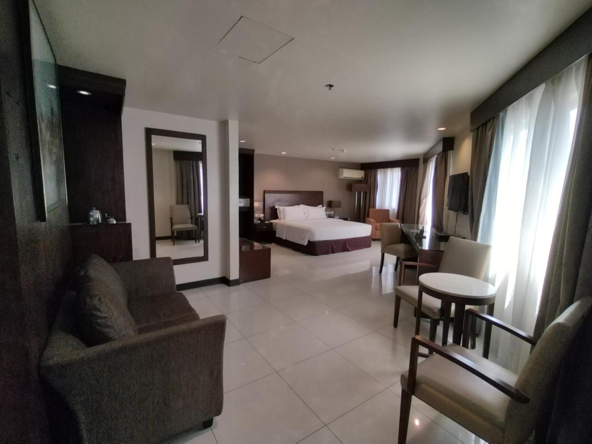 Mandarin Plaza Hotel Cebu Exteriör bild