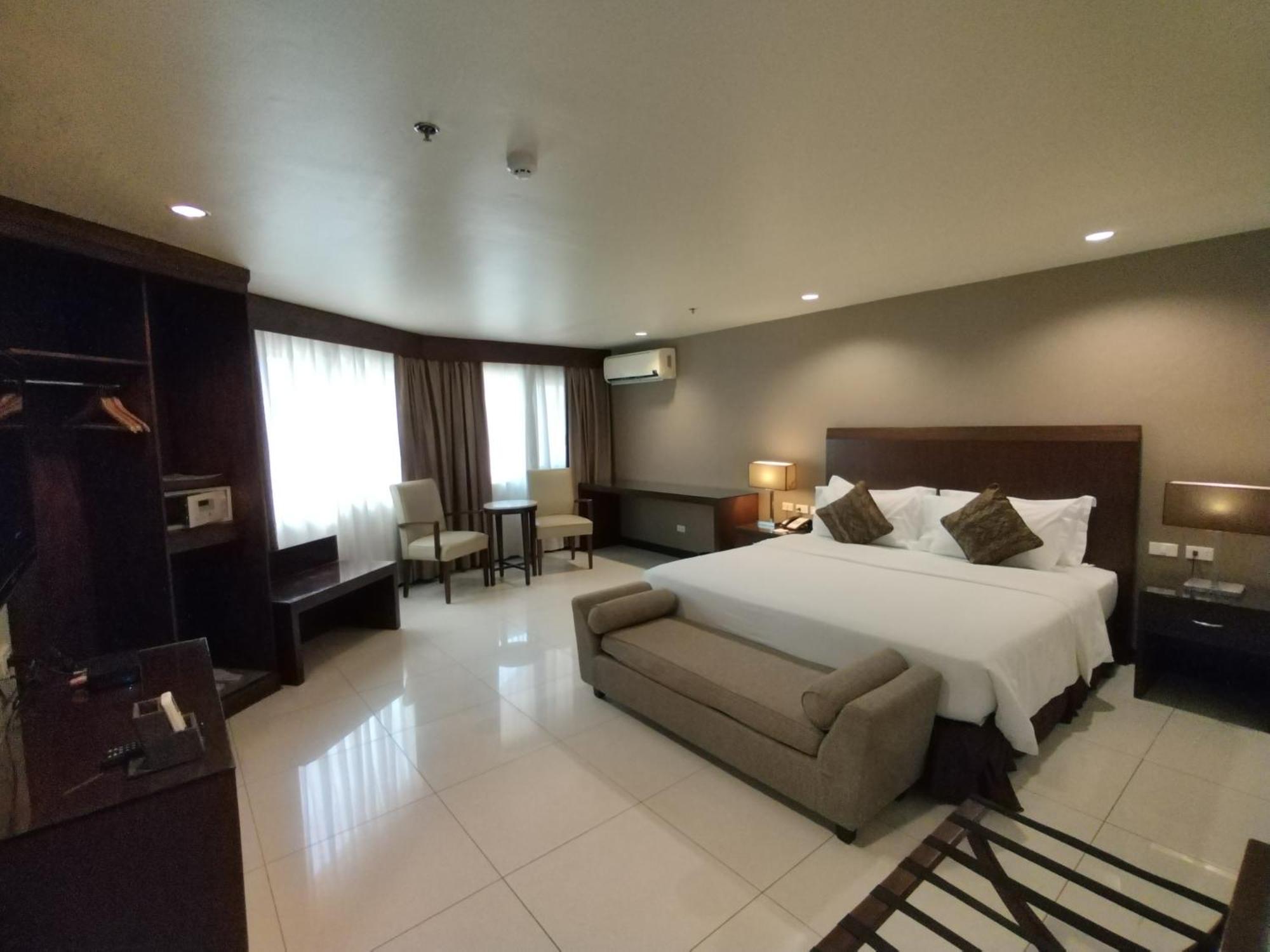Mandarin Plaza Hotel Cebu Exteriör bild
